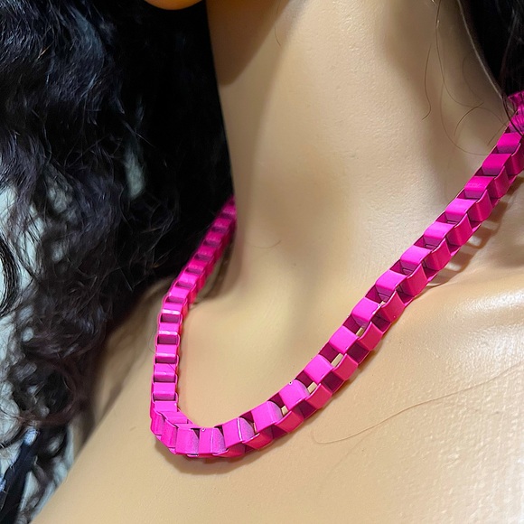 Hot Pink Metal Box Chain Necklace - 90’s - Y2K - Picture 4 of 6